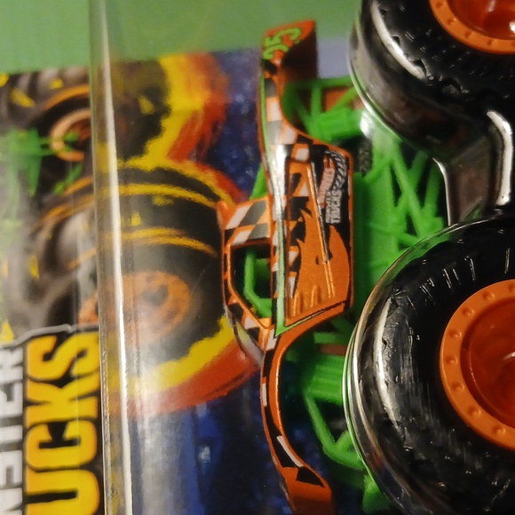 Hot WHEELS: TRI-TO-CRUSH-ME AND PODIUM CRASHER - Picture 4 of 6